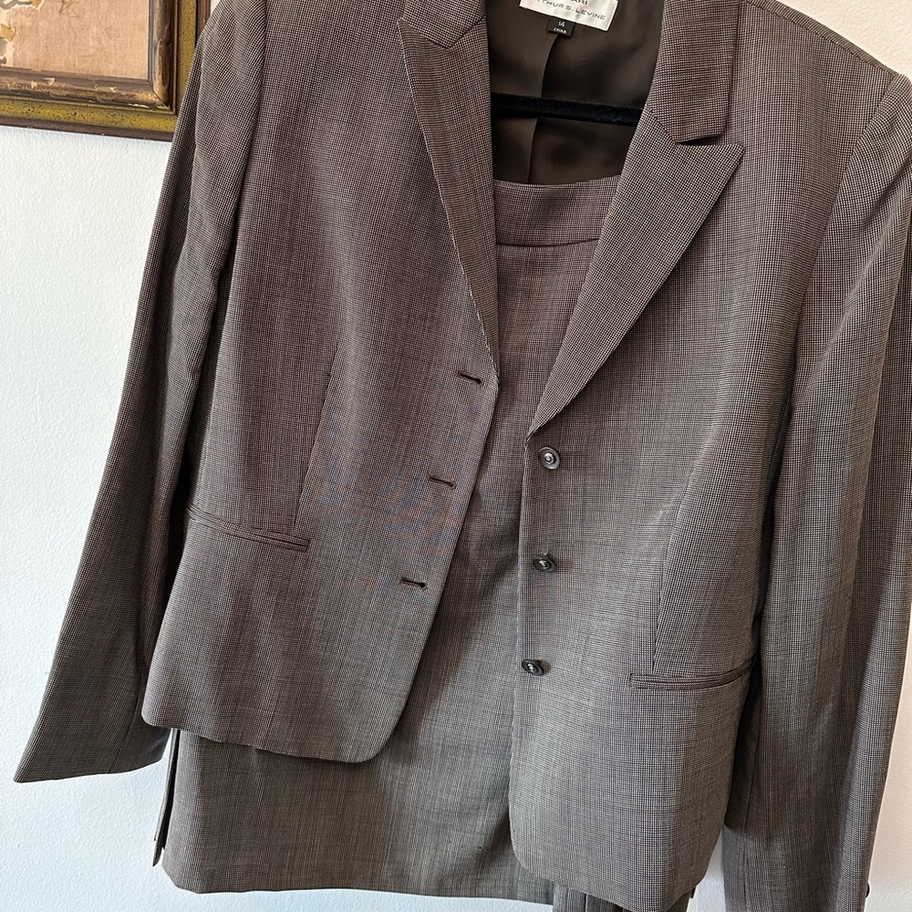 Suit - Picture 11 of 11